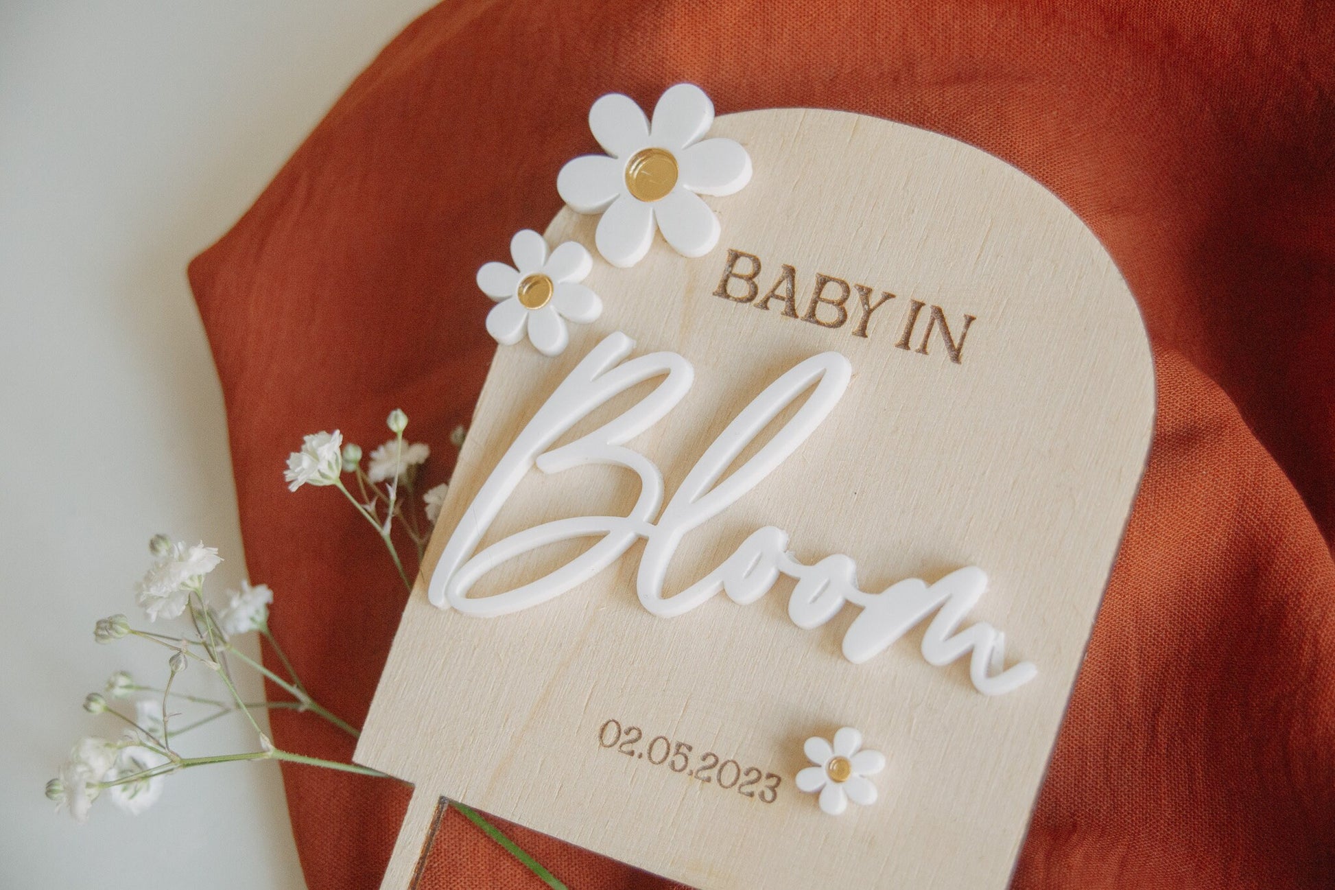 Custom daisy arch cake topper, Pregnancy Reveal,Announcement,Wooden ,Baby shower cake sign,Babyshower,Baby in Bloom,Cake Topper,